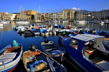BARCHE da PESCA fotografie di Giulio Azzarello ©2019. BARCHE da PESCA fotografie di Giulio Azzarello ©2019.