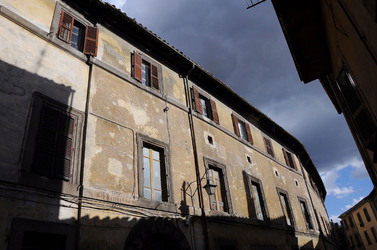 VITERBO e il suo centro storico. Fotografie di Giulio Azzarello &copy;2014.