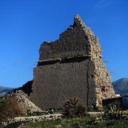 RUDERE DI PIETRA. Fotografie di Giulio Azzarello &copy;2022.