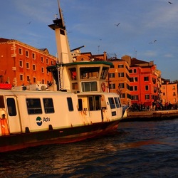 VENEZIA fotografie di Giulio Azzarello &copy;2022.