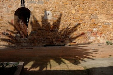 CASTELLO DI SALEMI in Sicilia. Fotografie di Giulio Azzarello &copy;2014.