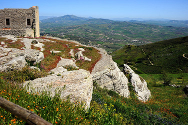 ERICE e il suo QUARTIERE SPAGNOLO.Fotografie di Giulio Azzarello &copy;2014.