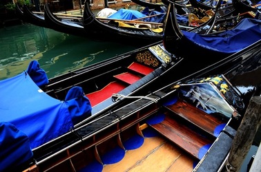 VENEZIA fotografie di Giulio Azzarello &copy;2022.