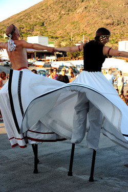 TRAMPOLIERI A LINOSA in Sicilia tutti i momenti dello spettacolo. Fotografie di Giulio Azzarello &copy;2014.