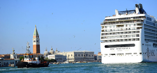 LUNGOMARE di VENEZIA. Fotografie di Giulio Azzarello &copy;2016.