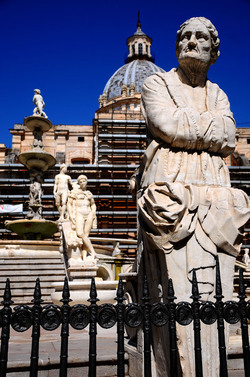 PIAZZA PRETORIA a Palermo panoramiche e particolari. Fotografie di Giulio Azzarello &copy;2014.