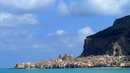 CEFALU e il suo Duomo in Sicilia. Fotografie di Giulio Azzarello &copy;2014.