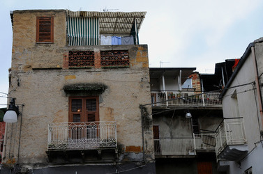 FAVARA in provincia di Agrigento. Fotografie di Giulio Azzarello 2014.