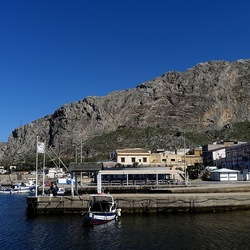 ISOLA. Fotografie di Giulio Azzarello &copy;2024.