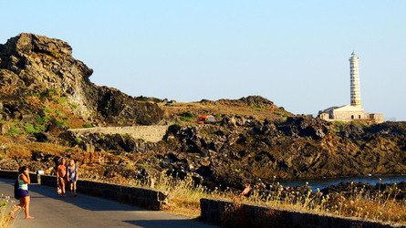 ISOLA DI USTICA la costa. Fotografie di Giulio Azzarello &copy;2016.