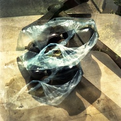 STILL LIFE ASSURDI fotografie di Giulio Azzarello ©2021. STILL LIFE ASSURDI fotografie di Giulio Azzarello ©2021.