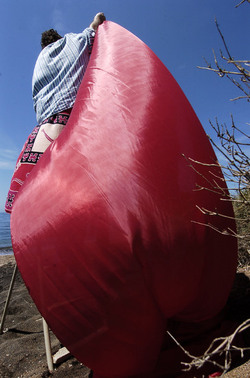 ARTE CONTEMPORANEA A PIRGI sito e riserva archeologica. Fotografie di Giulio Azzarello &copy;2014.