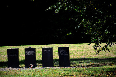 AUSCHHWITZ BIRKENAU le lapidi della memoria. Fotografie di Giulio Azzarello &copy;2016.