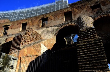 COLOSSEO Roma. Fotografie di Giulio Azzarello ©2020. COLOSSEO Roma. Fotografie di Giulio Azzarello ©2020.