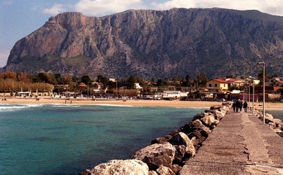 TERRASINI fotografie di Giulio Azzarello ©2021. TERRASINI fotografie di Giulio Azzarello ©2021.