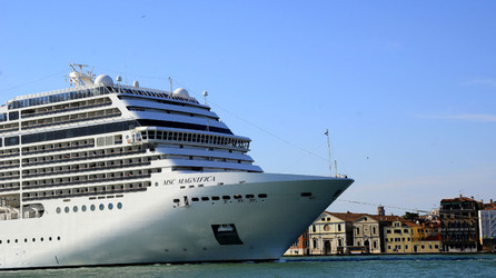 LUNGOMARE di VENEZIA. Fotografie di Giulio Azzarello &copy;2016.