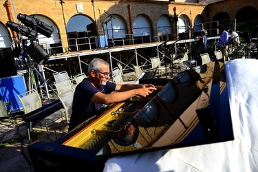 BACKSTAGE fotografie di Giulio Azzarello ©2020.