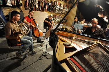 GIACOMO CUTICCHIO e il suo ensemble musicale. Fotografie di Giulio Azzarello &copy;2014.