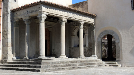 IL CHIOSTRO di S.Angelo di Brolo Messina . Fotografie di Giulio Azzarello ©2014. IL CHIOSTRO di S.Angelo di Brolo Messina . Fotografie di Giulio Azzarello ©2014.