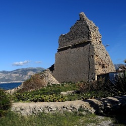 RUDERE DI PIETRA. Fotografie di Giulio Azzarello &copy;2022.