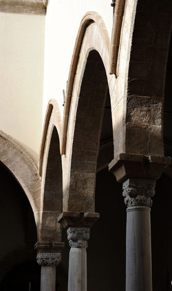LOGGIATO arabo normanno allo Steri di Palermo. Fotografie di Giulio Azzarello &copy;2014.