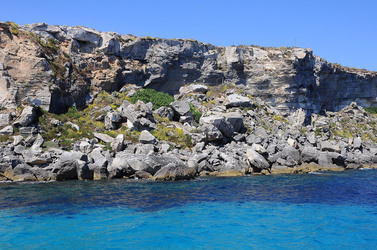 ISOLA DI FAVIGNANA in Sicilia. Visioni panoramiche o particolari. Fotografie di Giulio Azzarello ©2014. ISOLA DI FAVIGNANA in Sicilia. Visioni panoramiche o particolari. Fotografie di Giulio Azzarello ©2014.