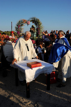 PROCESSIONE RELIGIOSA DEL MARE a Linosa. Fotografie di Giulio Azzarello ©2014. PROCESSIONE RELIGIOSA DEL MARE a Linosa. Fotografie di Giulio Azzarello ©2014.