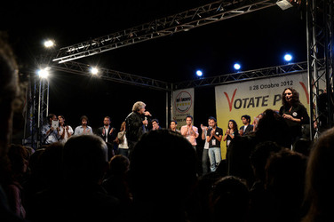 I COMIZI di BEPPE GRILLO in Sicilia a Palermo alcuni momenti. Fotografie di Giulio Azzarello &copy;2014.
