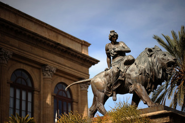 TEATRO Massimo di Palermo visioni panoramiche e particolari. Fotografie di Giulio Azzarello ©2014. TEATRO Massimo di Palermo visioni panoramiche e particolari. Fotografie di Giulio Azzarello ©2014.