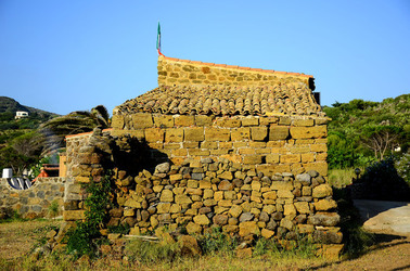 ISOLA DI USTICA pietre. Fotografie di Giulio Azzarello &copy;2016.