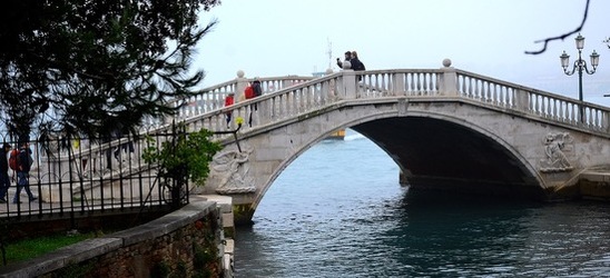 BIENNALE di VENEZIA 2017 la citt&agrave; particolari. Fotografie di Giulio Azzarello &copy;2018.
