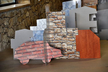 ANNE CLEMENCE de GROLEE e una sua installazione. Fotografie di Giulio Azzarello &copy;2014.