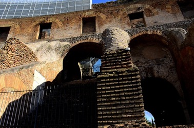 COLOSSEO Roma. Fotografie di Giulio Azzarello ©2020. COLOSSEO Roma. Fotografie di Giulio Azzarello ©2020.