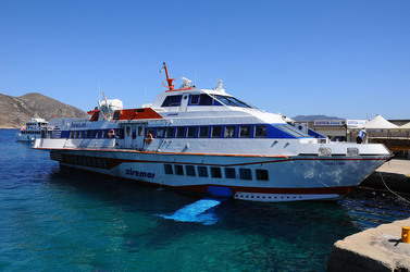 Il PORTO DI FAVIGNANA in Sicilia visioni panoramiche o particolari. Fotografie di Giulio Azzarello &copy;2014.
