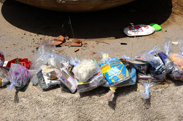DISCARICA abusiva nei pressi del comune e paese di Monreale in Sicilia. Fotografie di Giulio Azzarello &copy;2014.