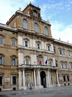 MODENA centro storico. Fotografie di Giulio Azzarello ©2016. MODENA centro storico. Fotografie di Giulio Azzarello ©2016.