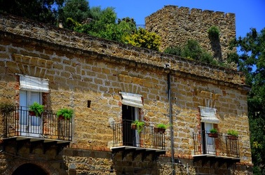 CASTEL di TUSA fotografie di Giulio Azzarello &copy;2019.