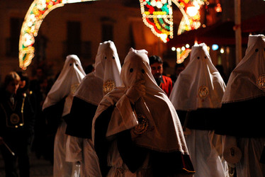 PROCESSIONE RELIGIOSA in Sicilia. Fotografie di Giulio Azzarello &copy;2014.