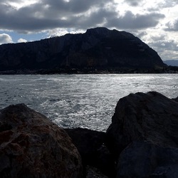 MONDELLO. Fotografe di Giulio Azzarello &copy;2023.