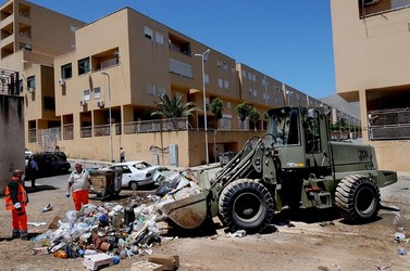 IL QUARTIERE ZEN di Palermo. Fotografie di Giulio Azzarello ©2014. IL QUARTIERE ZEN di Palermo. Fotografie di Giulio Azzarello ©2014.