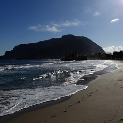MONDELLO. Fotografie di Giulio Azzarello &copy;2024.