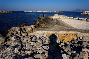 BARCHE. Fotografie di Giulio Azzarello ©2022. BARCHE. Fotografie di Giulio Azzarello ©2022.