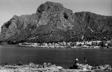 BIANCO NERO. Fotografie di Giulio Azzarello ©2021. BIANCO NERO. Fotografie di Giulio Azzarello ©2021.