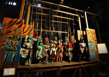 TRADIZIONI IN VIAGGIO mostra di pupi di Mimmo Cuticchio. Fotografie di Giulio Azzarello &copy;2014.
