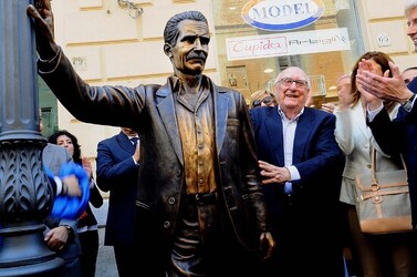 CAMILLERI e MONTALBANO a Porto Empedocle Agrigento . Fotografie di Giulio Azzarello ©2014. CAMILLERI e MONTALBANO a Porto Empedocle Agrigento . Fotografie di Giulio Azzarello ©2014.