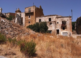 I RUDERI DI POGGIOREALE a Gibellina in Sicilia. Fotografie di Giulio Azzarello ©2014. I RUDERI DI POGGIOREALE a Gibellina in Sicilia. Fotografie di Giulio Azzarello ©2014.