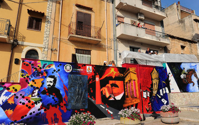 IL MURO DELL ANTIMAFIA e della legalit&agrave; a Partinico in Sicilia. Fotografie di Giulio Azzarello &copy;2014.