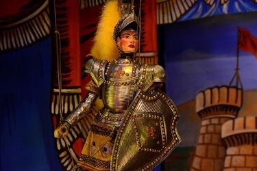 OPERA dei PUPI di Mimmo e Giacomo Cuticchio. Fotografia di Giulio Azzarello ©2020. OPERA dei PUPI di Mimmo e Giacomo Cuticchio. Fotografia di Giulio Azzarello ©2020.