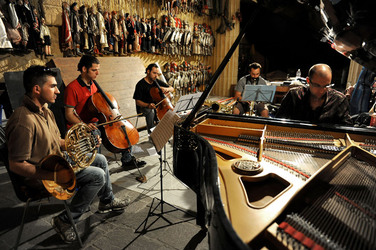 GIACOMO CUTICCHIO e il suo ensemble musicale. Fotografie di Giulio Azzarello &copy;2014.