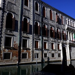VENEZIA fotografie di Giulio Azzarello &copy;2022.